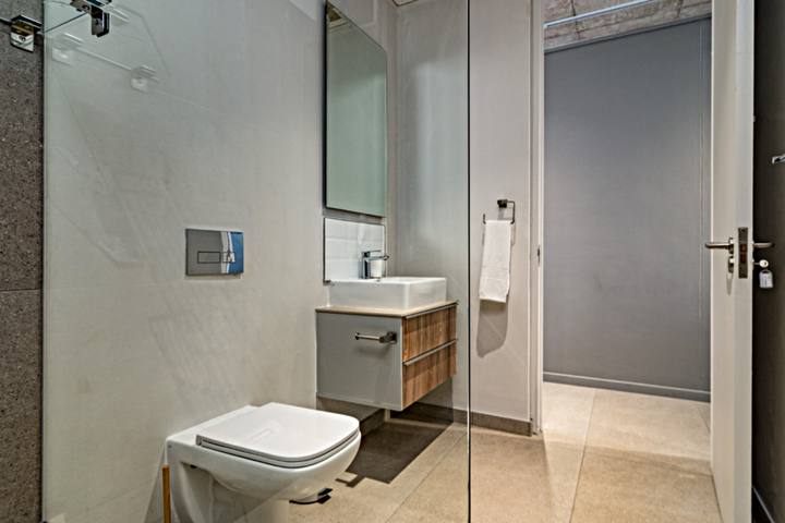 Burleigh 405 Bathroom 2